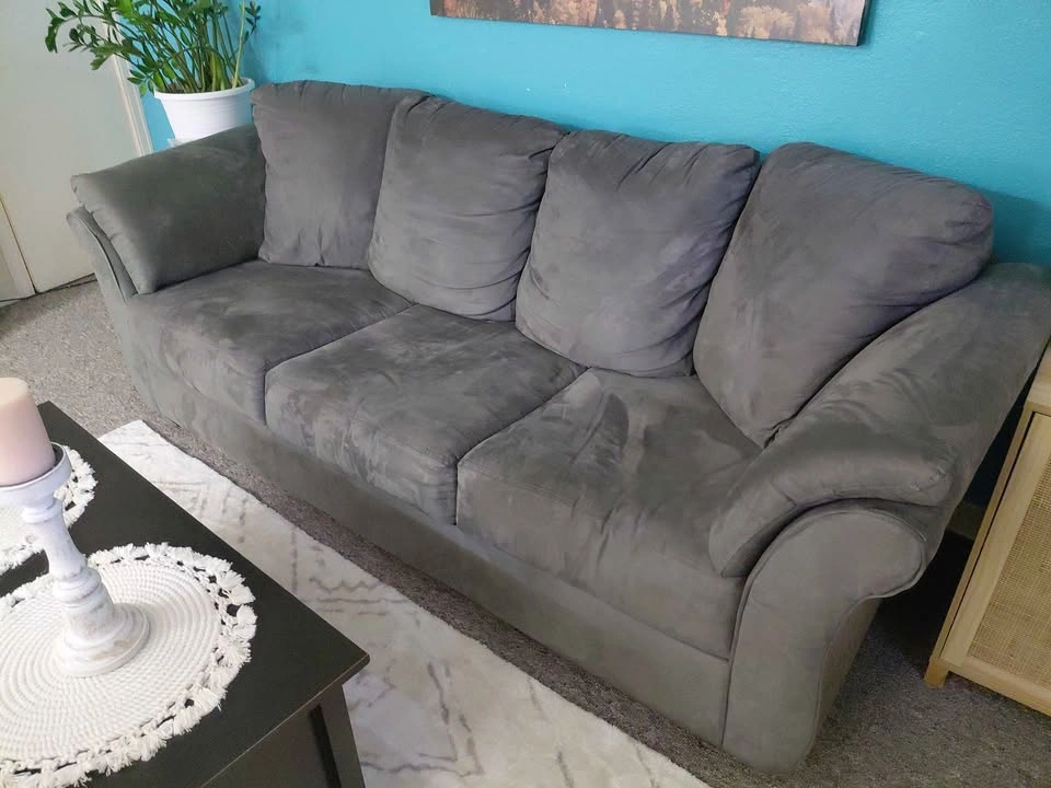 Grey couch - photo 2