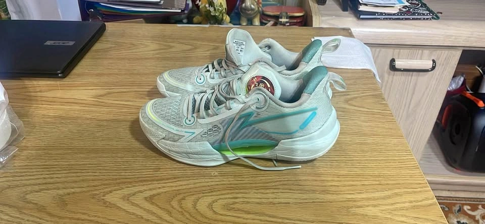 CAN GO LOWER - li ning superlight v2 ‘ice mint’ size 10.5