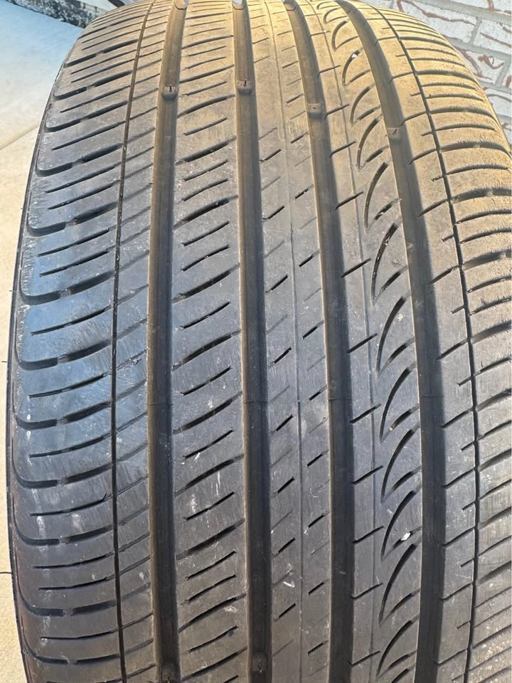 Kumho Majesty Solus 225/40R18 88W Tire – DOT 2022 – Good Tread - photo 2