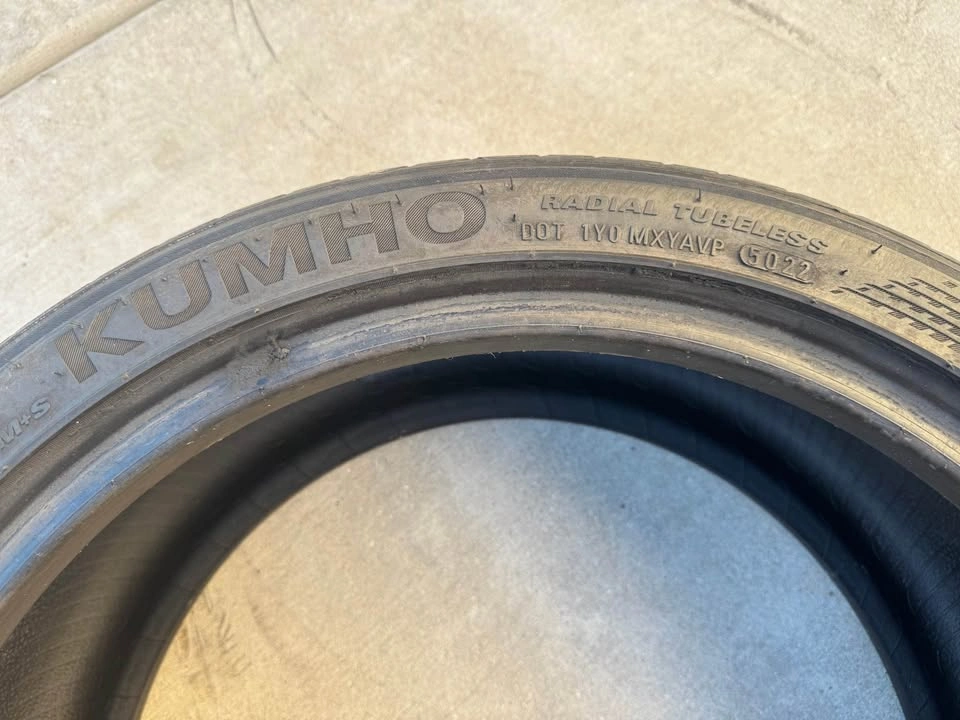 Kumho Majesty Solus 225/40R18 88W Tire – DOT 2022 – Good Tread - photo 5