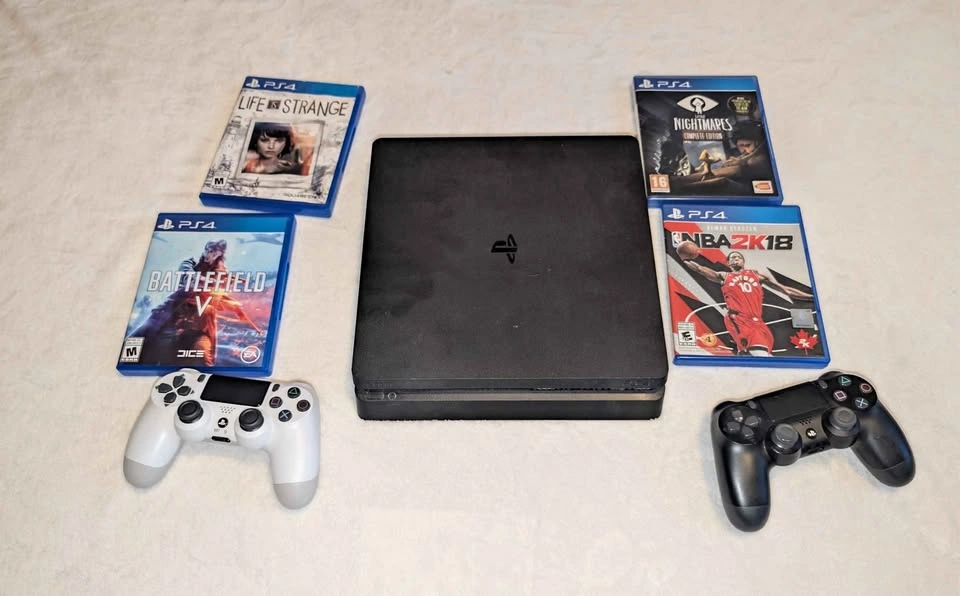 Ps4 Slim 1 Tb (2 Controllers and 4 Games)