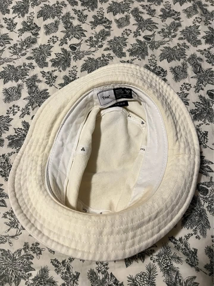 Aritzia Tna white bucket hat - photo 3