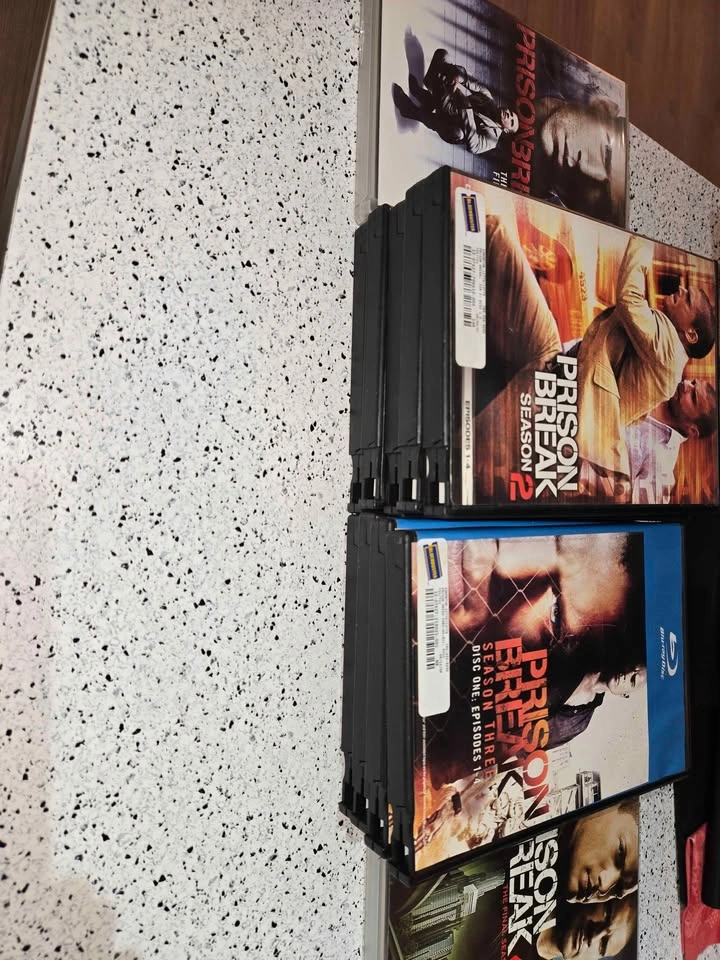 Prison Break Seasons 1-4 DVD and Blu-ray Set - photo 2