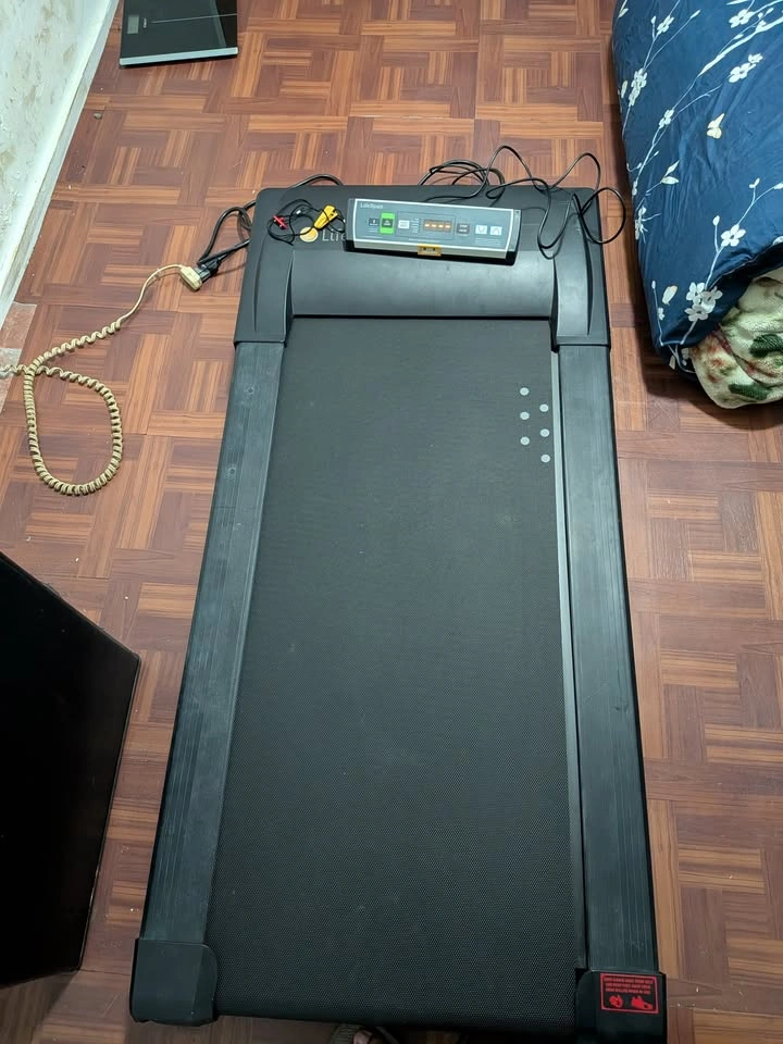 LifeSpan TR1000-DT3 Under-Desk Treadmill - Like New - photo 2