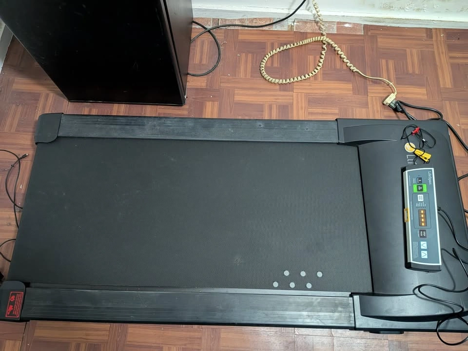 LifeSpan TR1000-DT3 Under-Desk Treadmill - Like New - photo 4