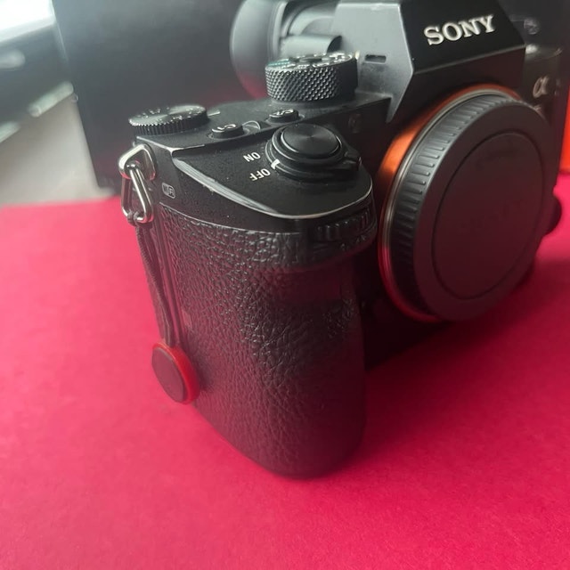 Sony A7R III (ILCE-7RM3) Full Frame Mirrorless Camera Body - photo 3