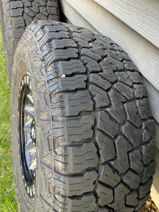285/70/17 Falken Wildpeak AT4 and Fuel Covert Rims - photo 2