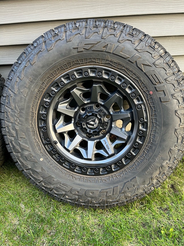285/70/17 Falken Wildpeak AT4 and Fuel Covert Rims - photo 3