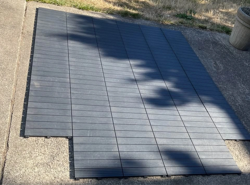 40 Outdoor Interlocking Deck Tiles – Off-Black Modular Flooring - photo 3