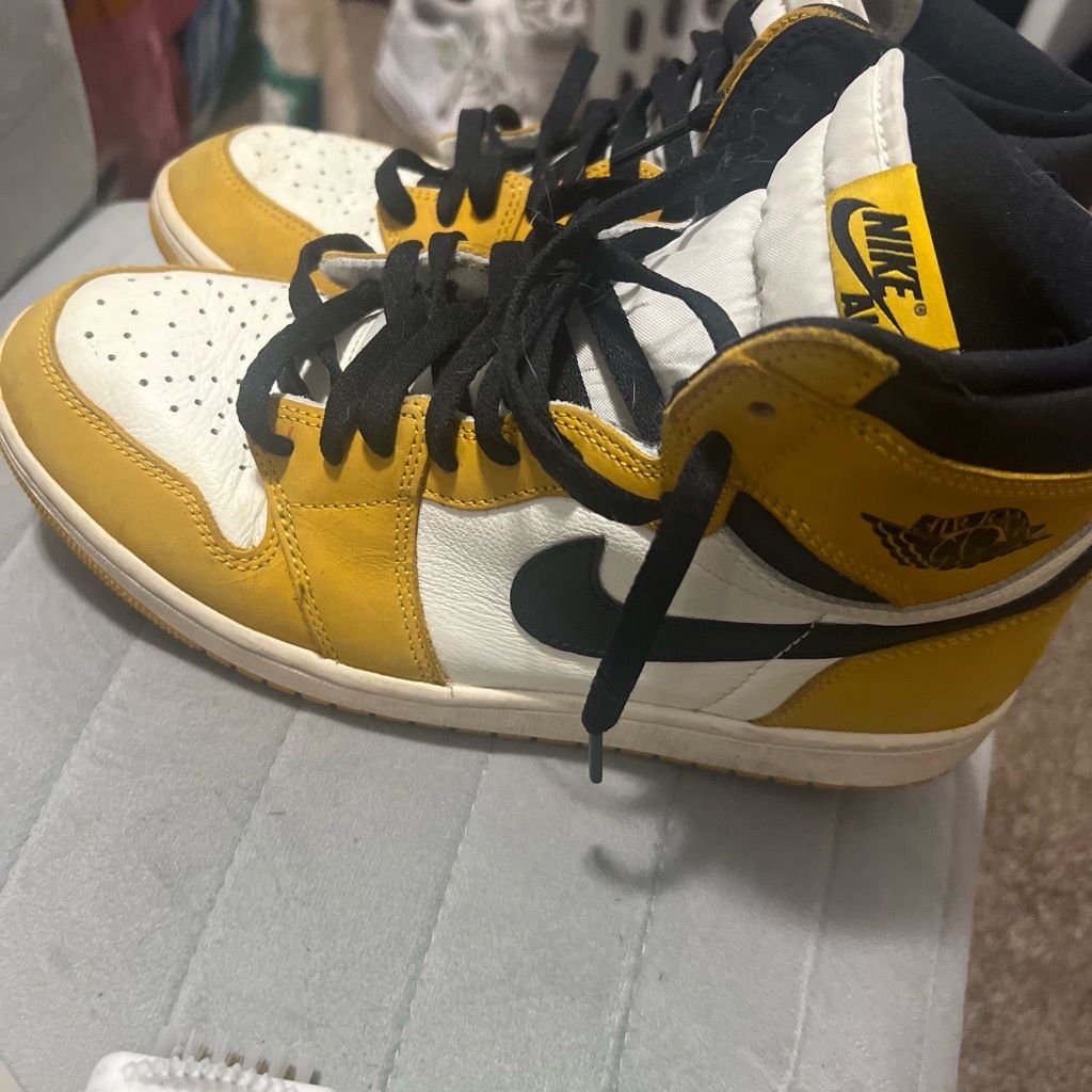 Air Jordan 1 High Tops - photo 2