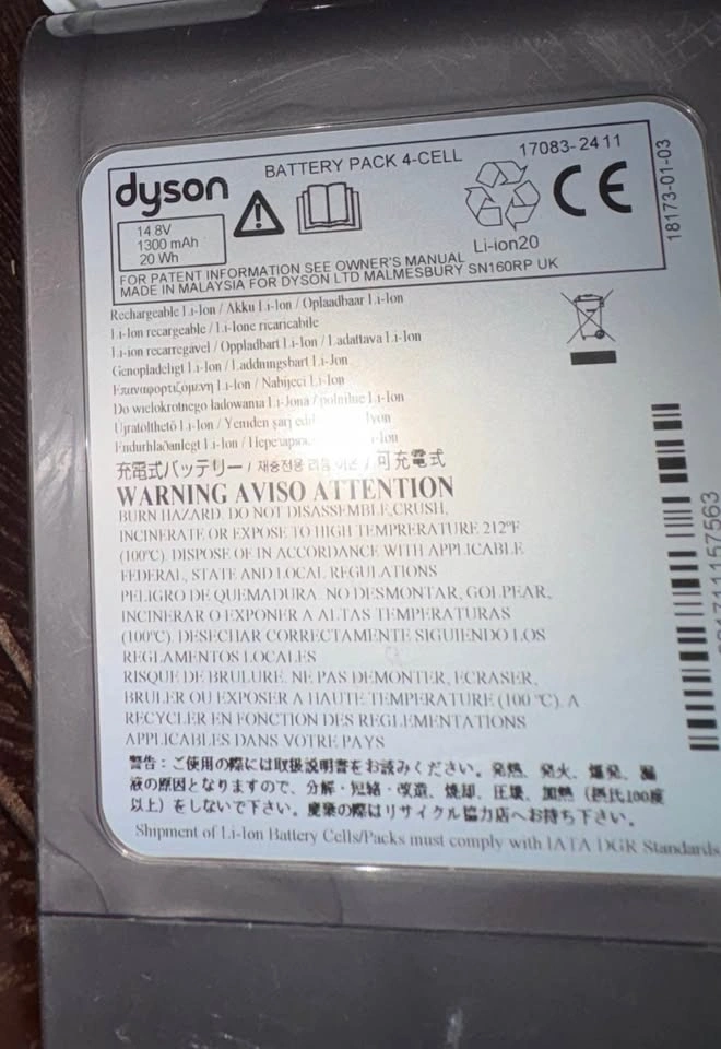 Dyson DC30 handheld vacuum - photo 2