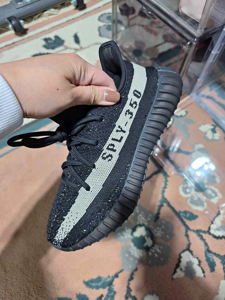 Adidas Yeezy Boost 350 V2 Oreo