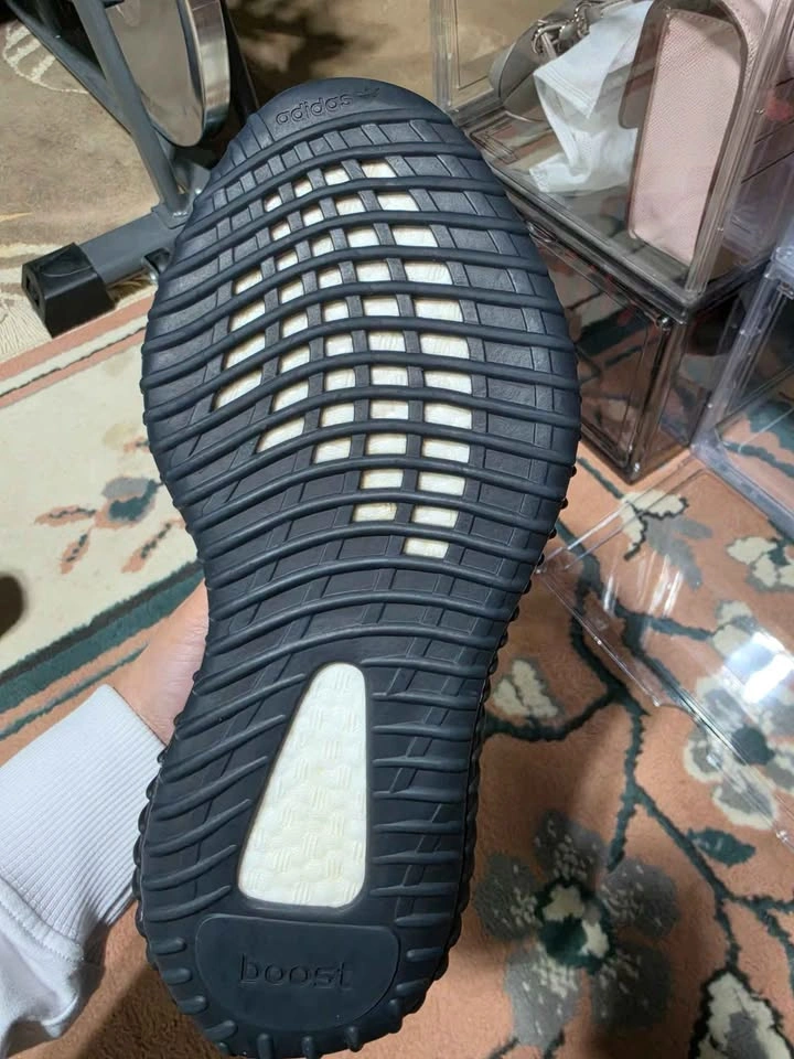 Adidas Yeezy Boost 350 V2 Oreo - photo 2