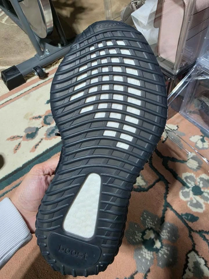 Adidas Yeezy Boost 350 V2 Core Black Red - photo 2
