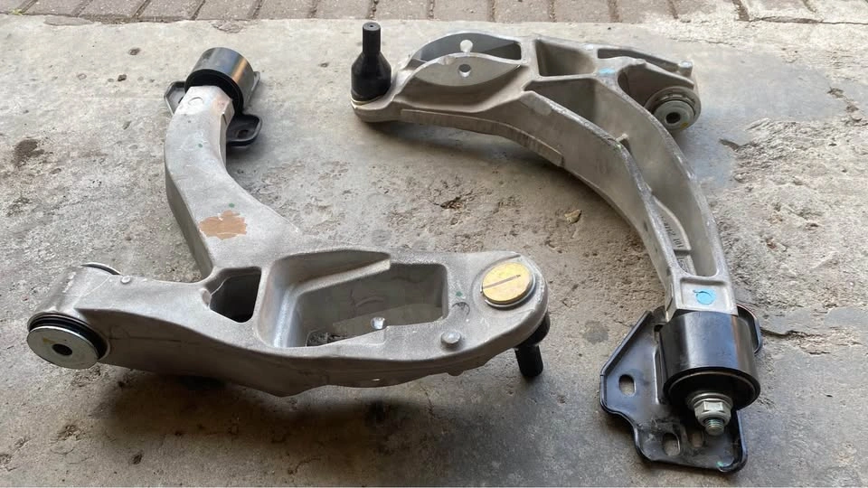 Crown Vic/Grand Marquis Lower control arm pair - photo 2
