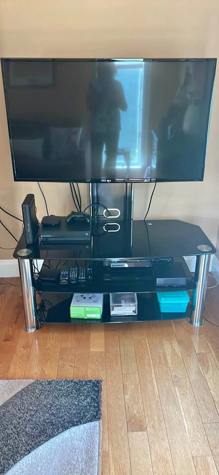 50” LG 4K Smart TV with 3-Shelf Glass Stand and Bracket