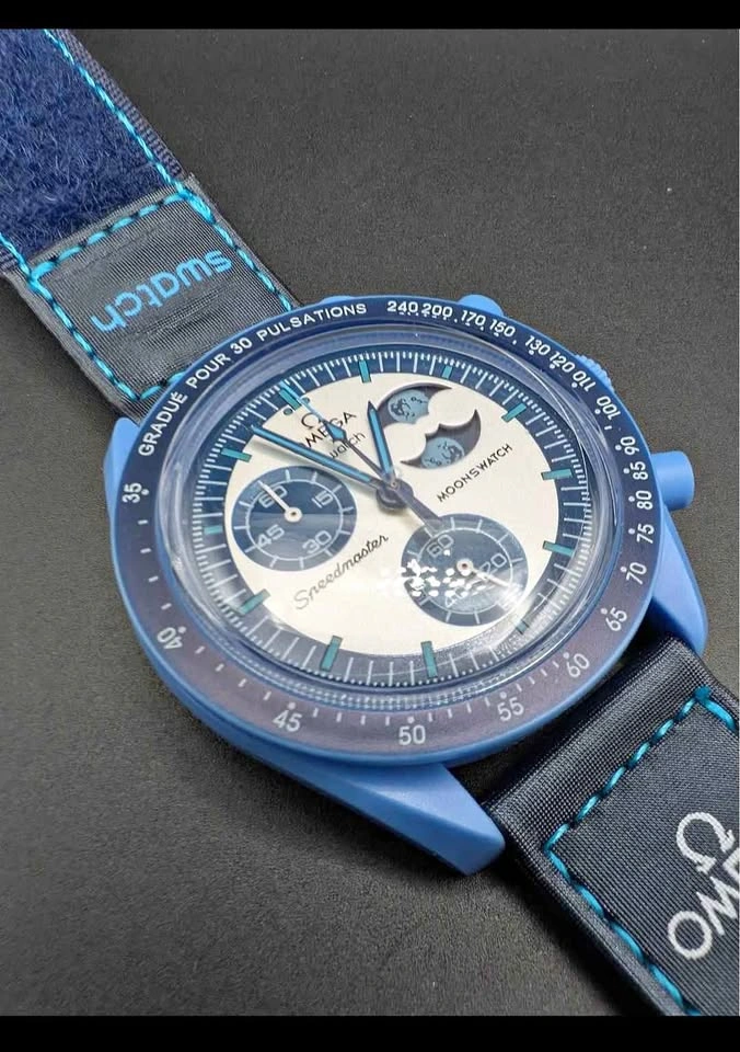 Beautiful blue watch in good condition