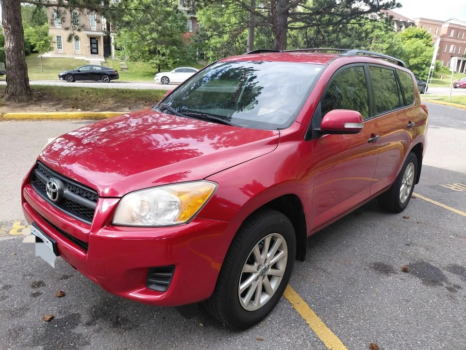 2010 Toyota RAV4 - photo 2
