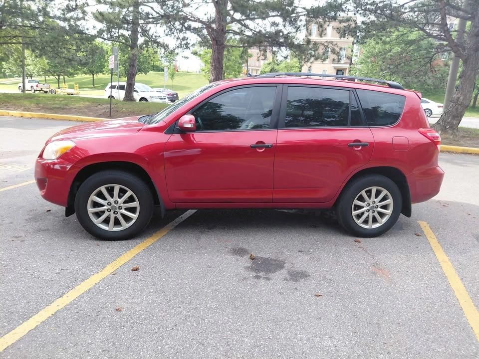 2010 Toyota RAV4 - photo 3