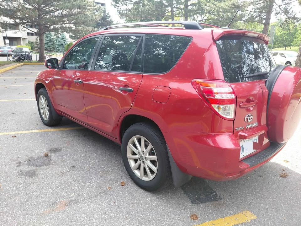 2010 Toyota RAV4 - photo 4