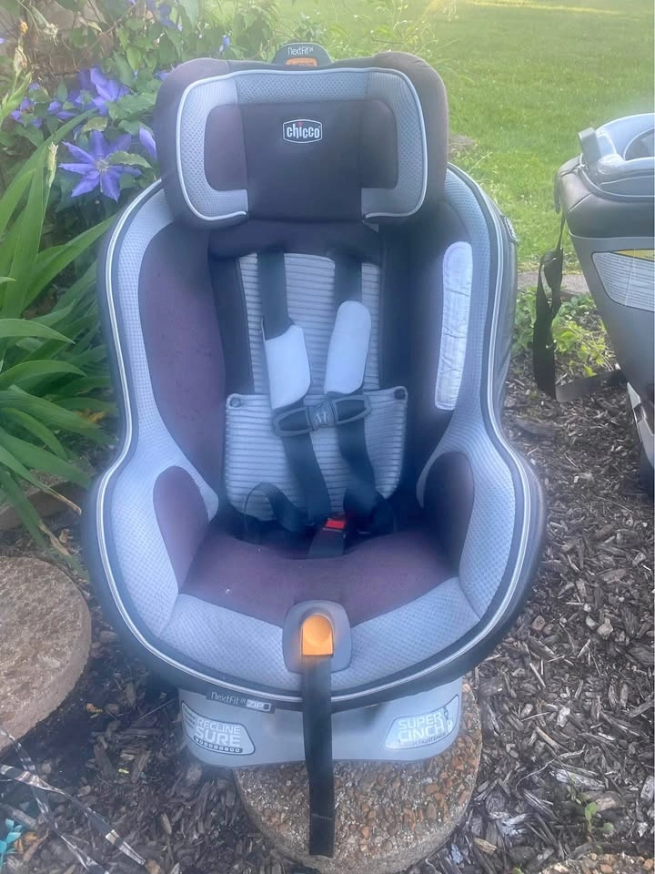 Chicco Nextfit Infant-Toddler Car Seat