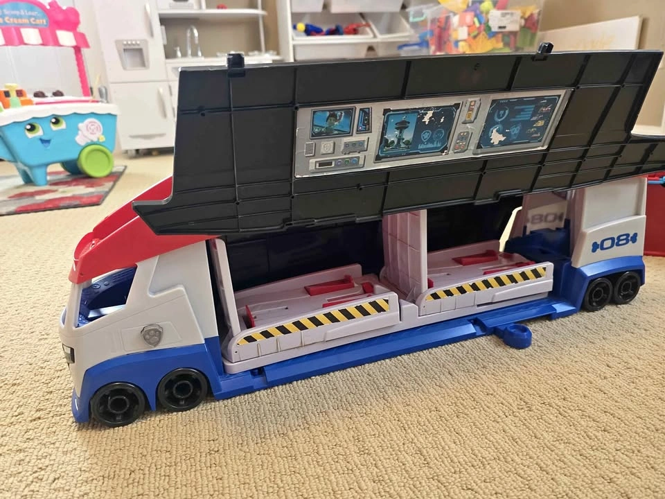 PAW Patrol Mobile Headquarters / Transporter Truck