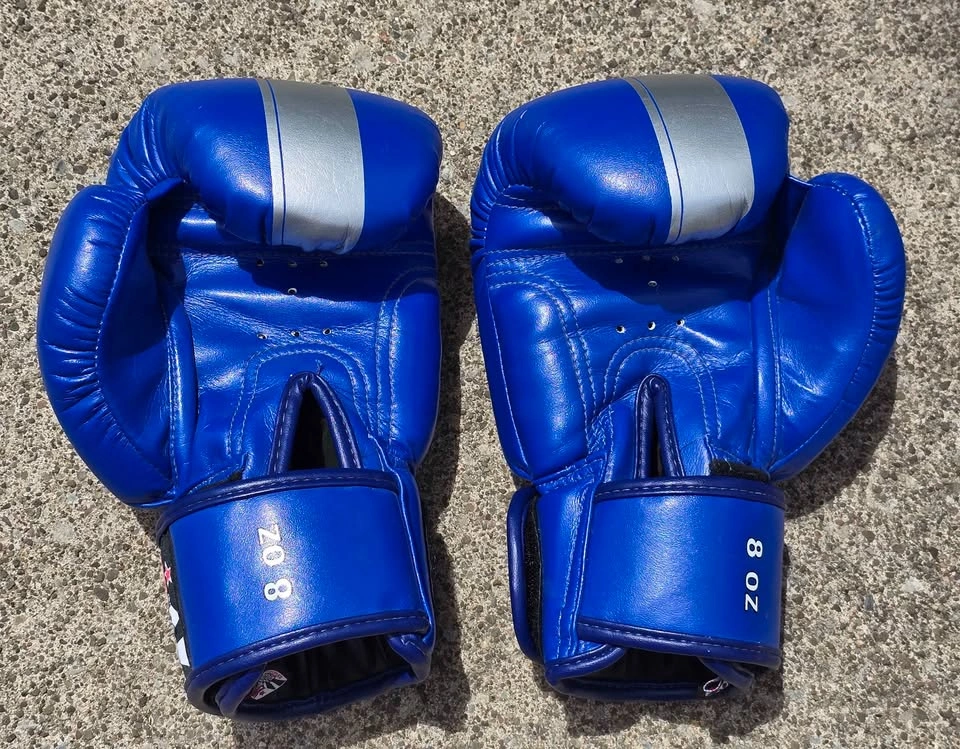 YOKKAO Blue Muay Thai Gloves 8 oz $35 Firm - photo 2