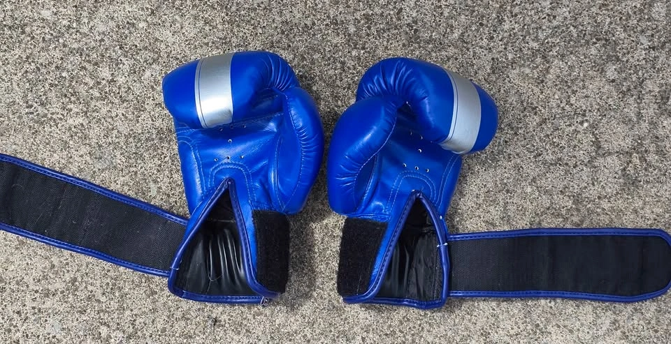 YOKKAO Blue Muay Thai Gloves 8 oz $35 Firm - photo 3