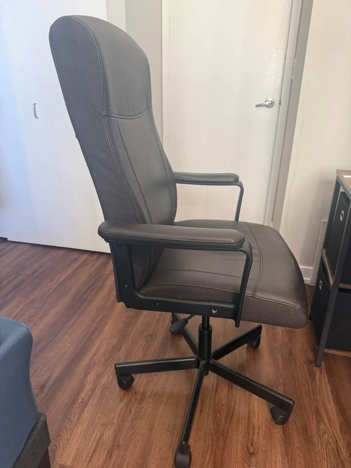 IKEA MILLBERGET Swivel Office Chair - Dark Brown Leather - photo 2
