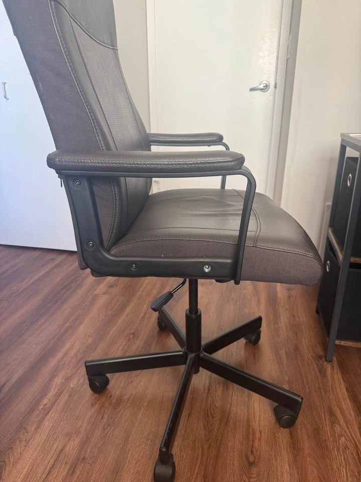 IKEA MILLBERGET Swivel Office Chair - Dark Brown Leather - photo 3