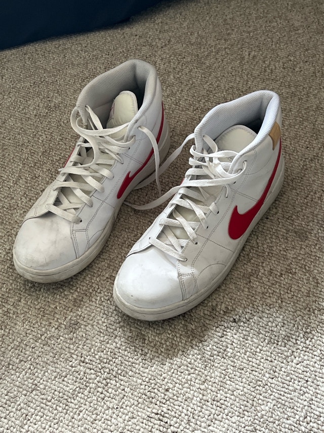 Basketball shoes (Nike)
