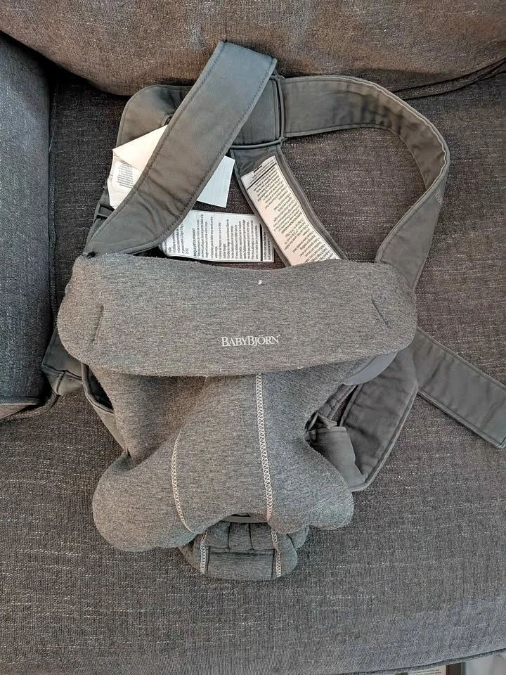 Baby Bjorn mini carrier grey