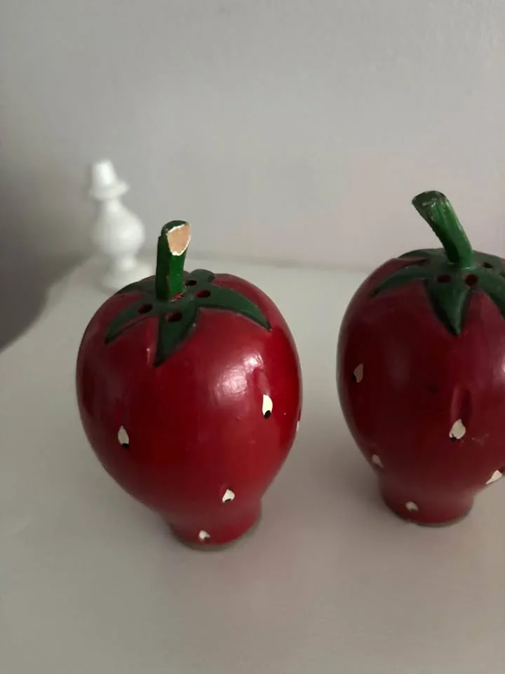Strawberry Salt & Pepper Shakers image indicator(2)