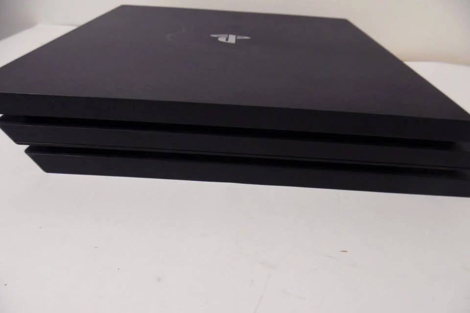Sony PlayStation 4 Pro 1TB Console Bundle with Game - photo 4