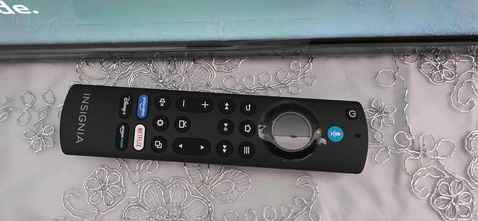 Insignia 40" Class F20 Series LED Full HD Fire TV - photo 2