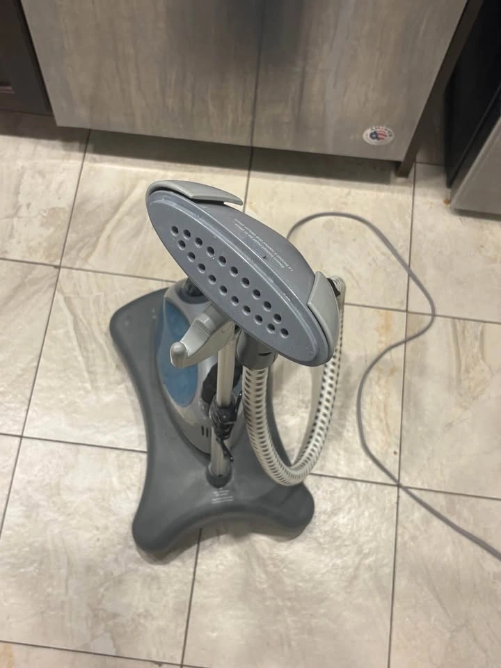 Shark Garment Steamer – $50 - photo 3