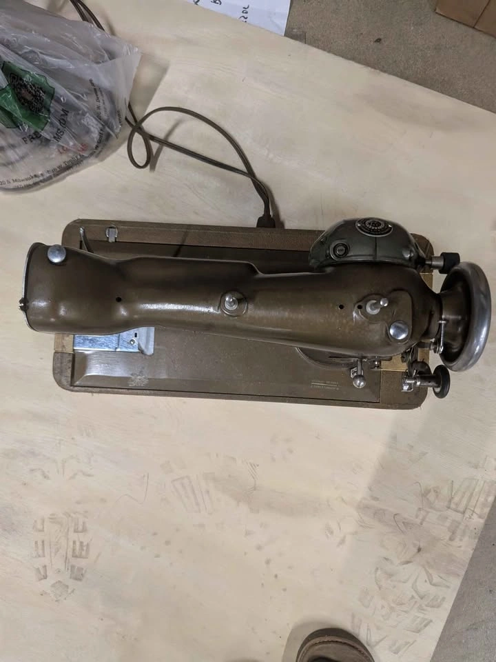 Free-Westinghouse Sewing Machine with Pedal - photo 3