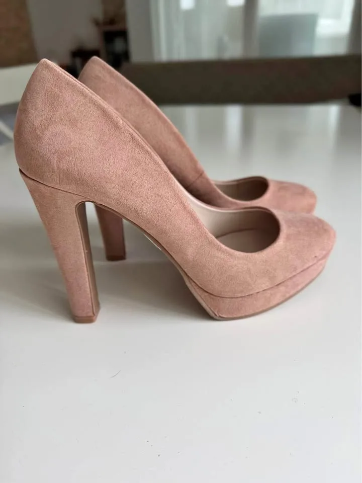 Le Cheteau pumps new thumbnail