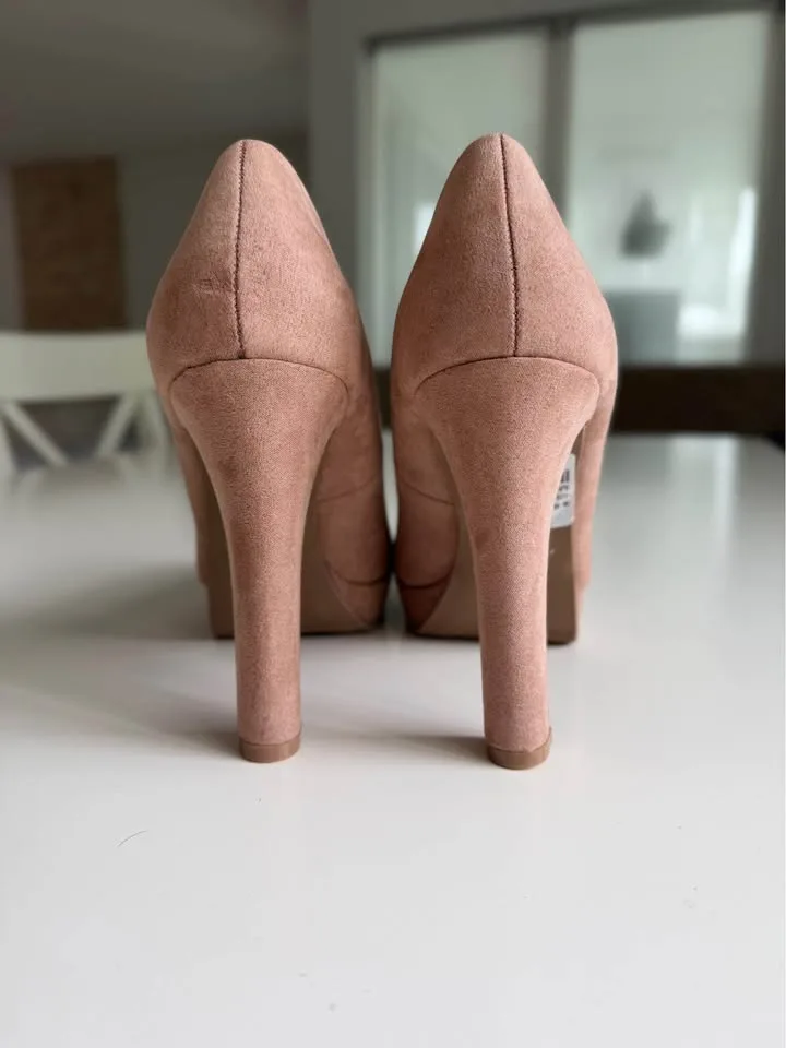 Le Cheteau pumps new image indicator(3)