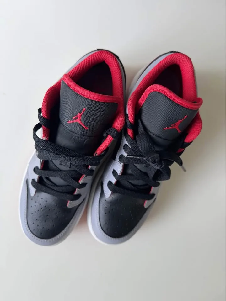 Nike Air Jordan Boys shoes sneakers image indicator(6)