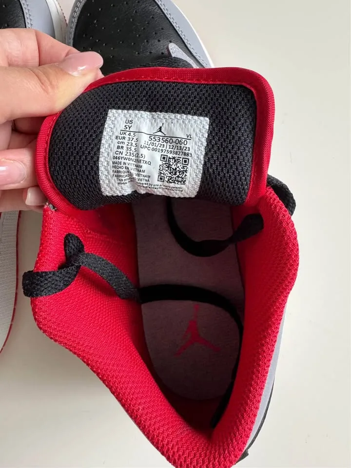 Nike Air Jordan Boys shoes sneakers image indicator(7)