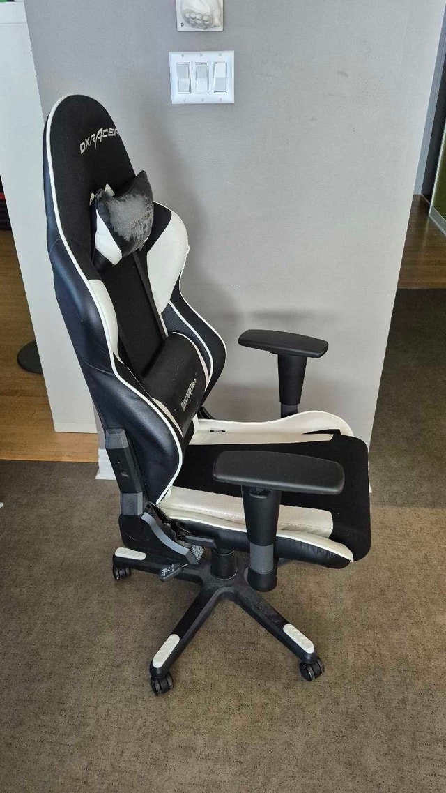 DXRacer Racing Series Gaming Chair – Black/White - photo 2