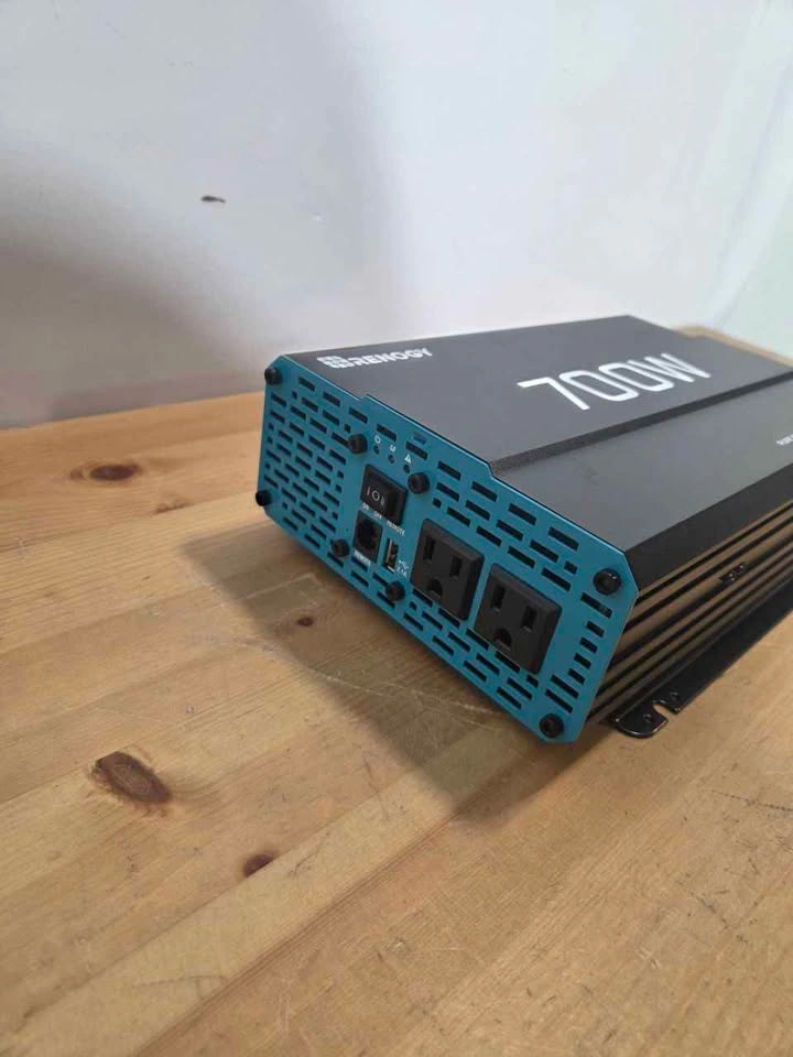 Renogy 700W Pure Sine Wave Inverter - photo 3
