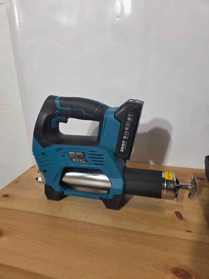 Seesii Cordless Electric Grease Gun Kit - photo 3