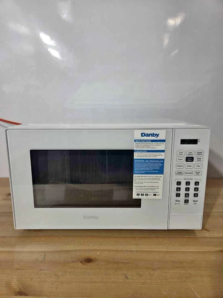 Danby 0.7 Cu Ft Countertop Microwave