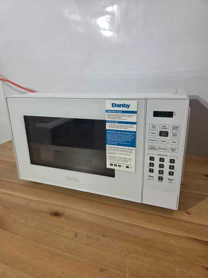 Danby 0.7 Cu Ft Countertop Microwave - photo 5
