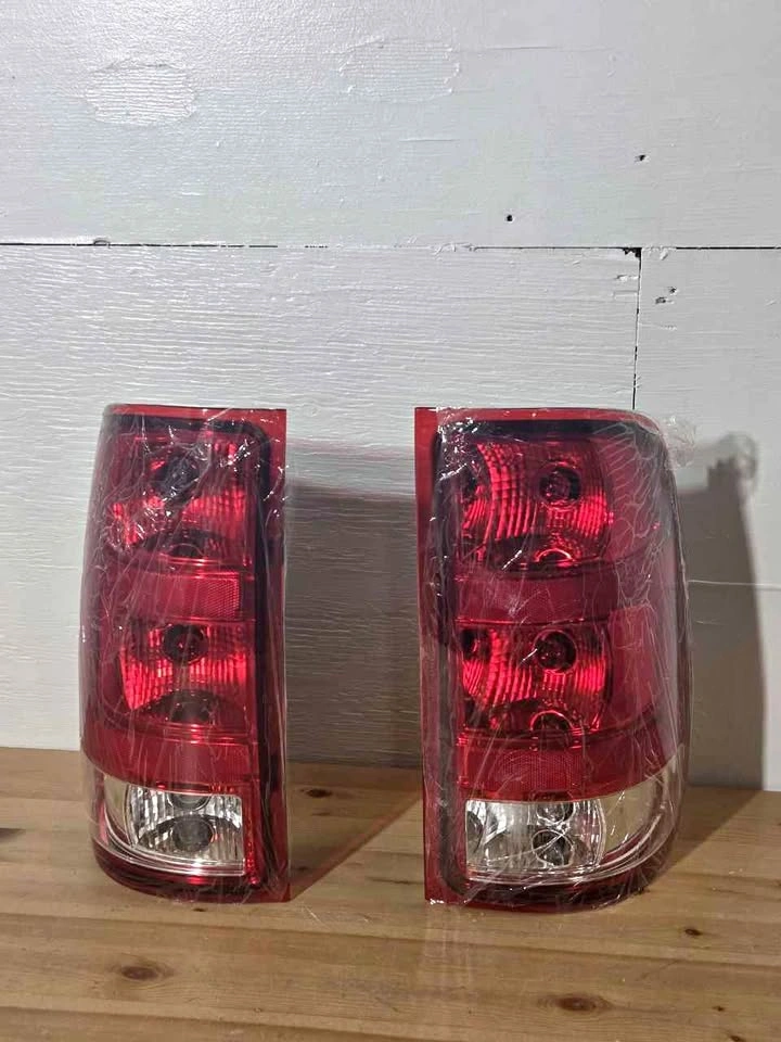GMC Sierra 2007–2013 Tail Light Set