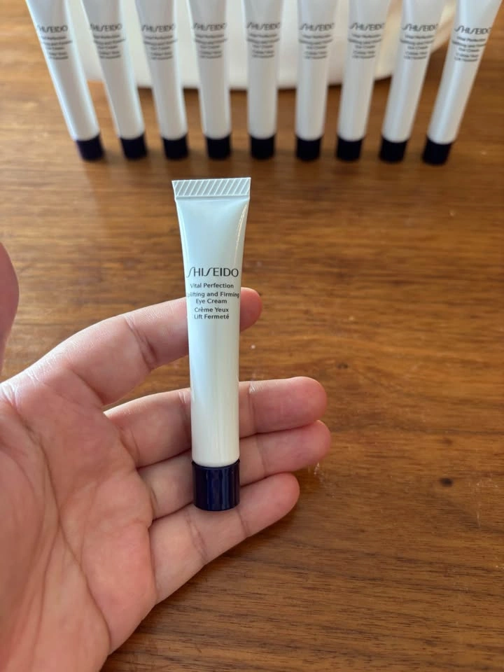 Shiseido Vital Perfection Eye Cream 50ml (10 x 5ml) - photo 2