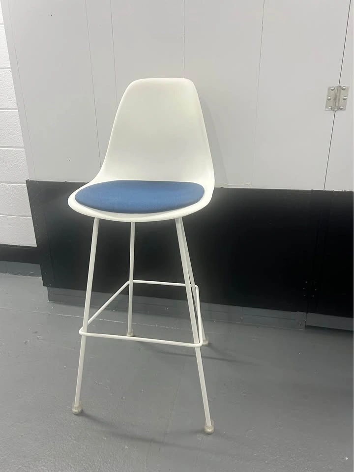 4 Eames Molded Plastic Stools - bar height - photo 2