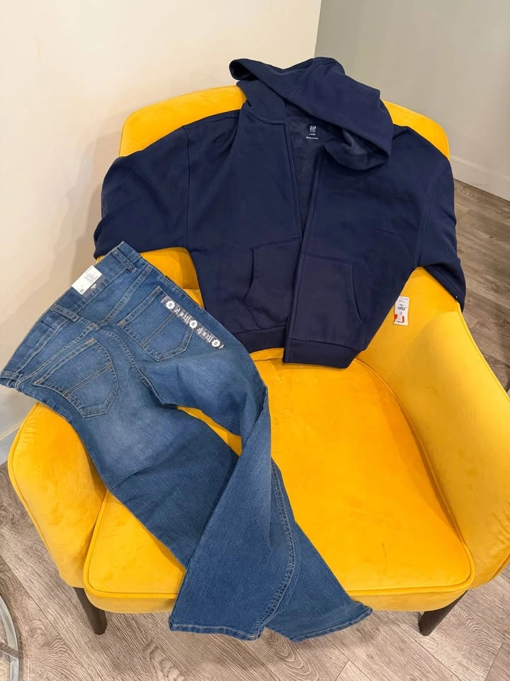 T shirts, zip-up hoodie and pants size 8-10 boys - photo 2